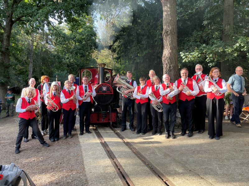 Farnham Brass Band in front of Emmet.