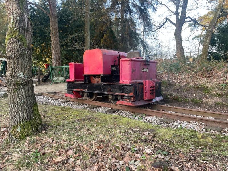 We are excited to announce that the LEGOLAND® Windsor Resort has kindly donated Motor Rail Simplex No.7902, affectionately known as Amey, to the Old Kiln Light Railway CIO, a registered charity in England and Wales (No. 1201028).